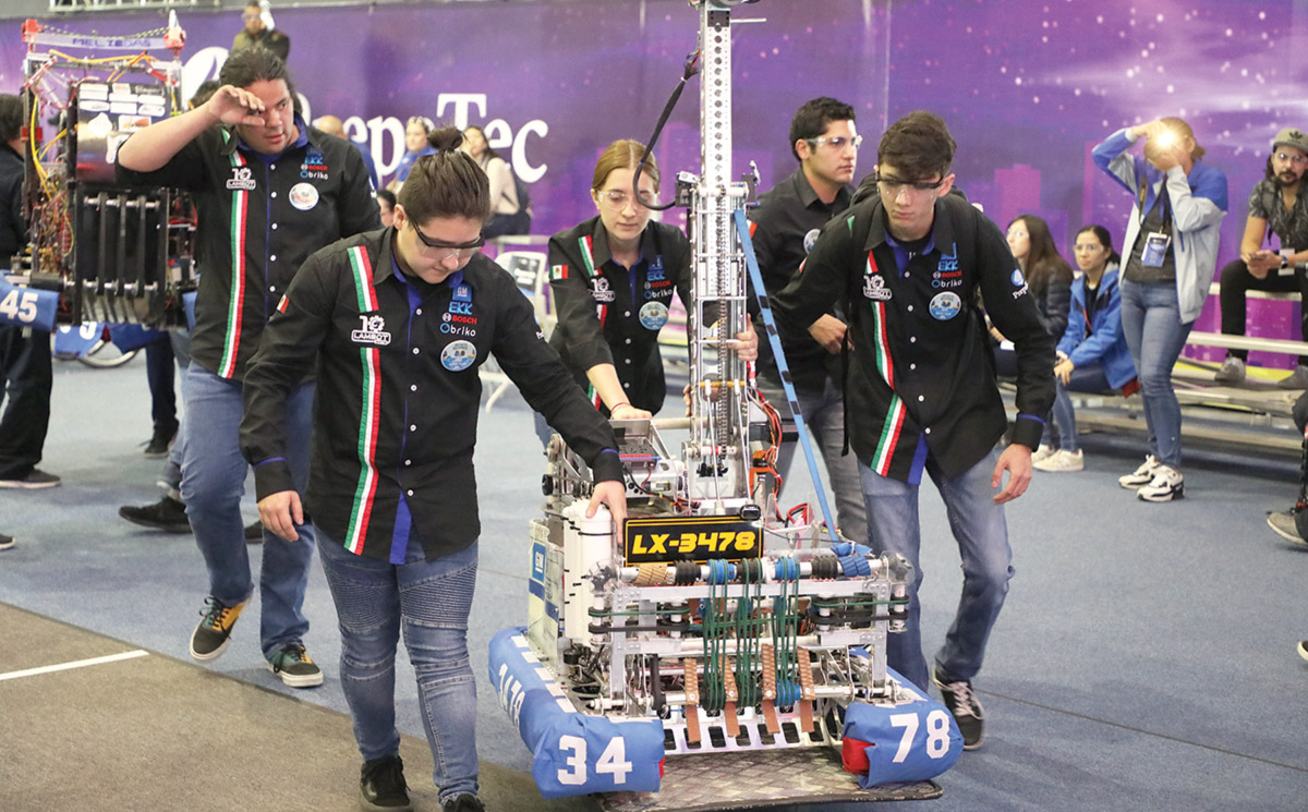 Equipos apoyados por GM ganan pase al mundial de la competencia de robótica FIRST