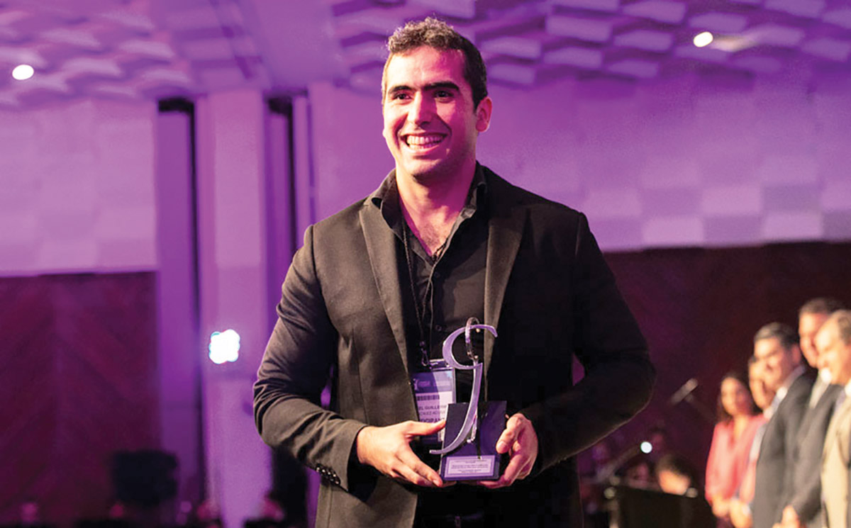 Recibe “Premio Rómulo Garza” por su trabajo en investigación