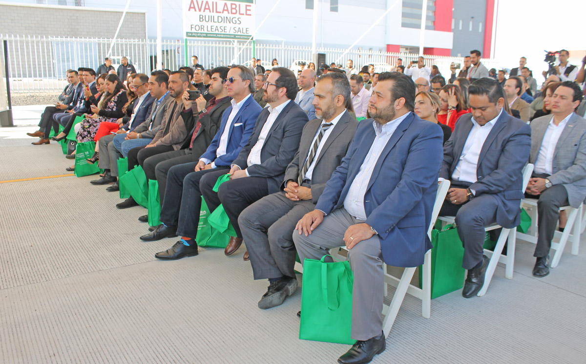 A la inauguración de la segunda etapa asistieron directivos y empresarios del sector construcción y financiero