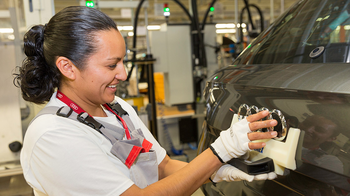 Audi México y ADO ofrecen transporte seguro para personal médico de Puebla