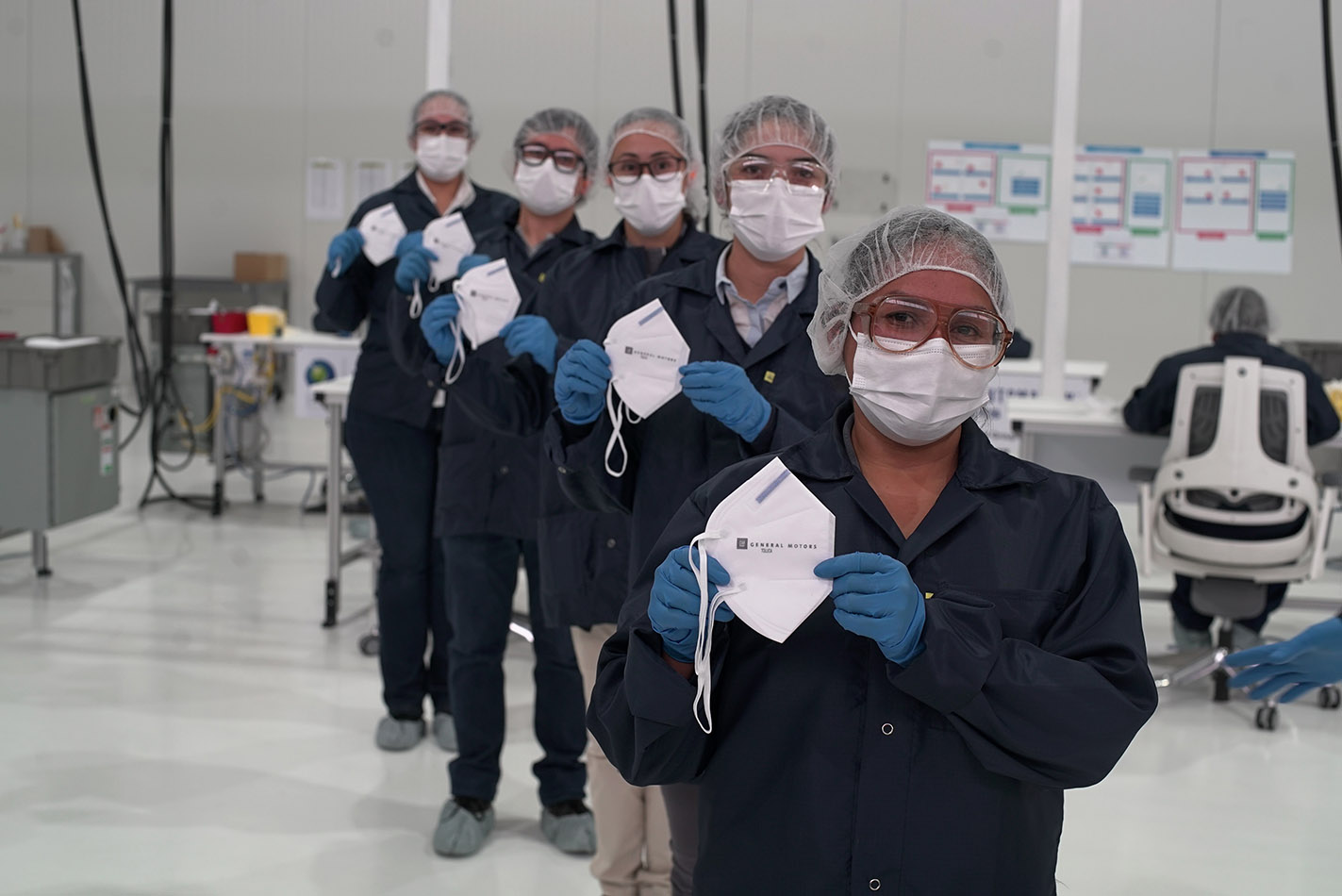 GM produce marcarillas N95 para donar al sector médico