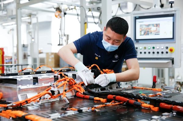 BMW duplica la capacidad de producción de baterías de alto voltaje