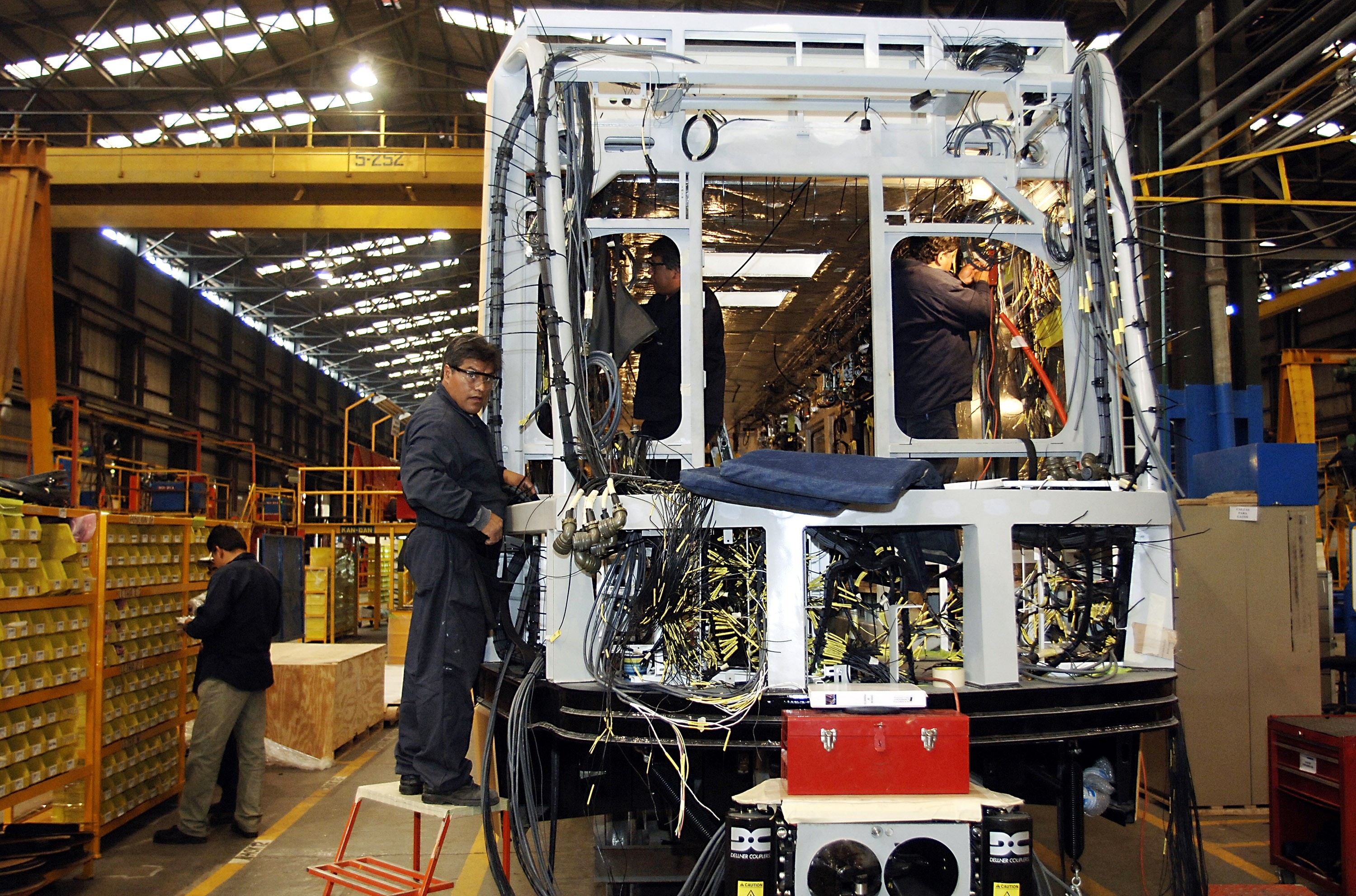 Bombardier ofrece oportunidades laborales en México