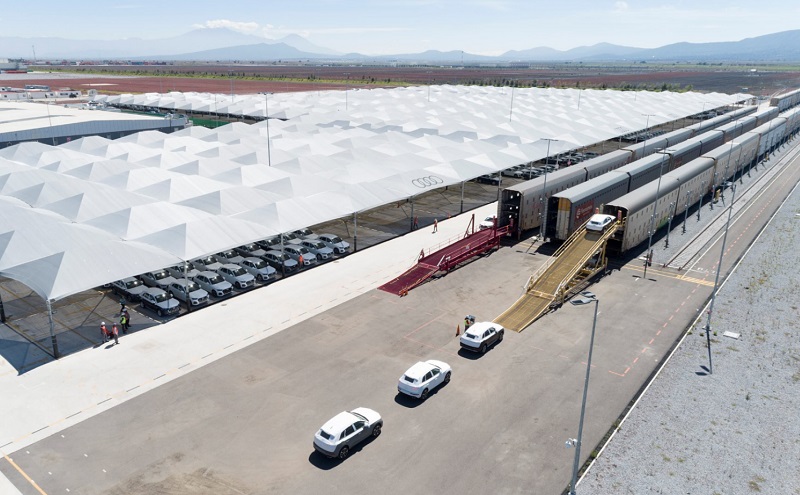 Audi México protege sus vehículos Q5 con mallas antigranizo