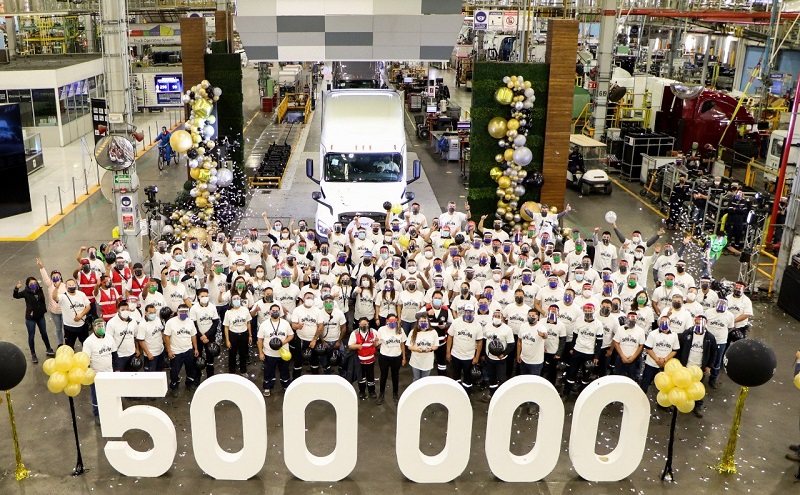 Daimler alcanza la producción de 500,000 tractocamiones en Saltillo