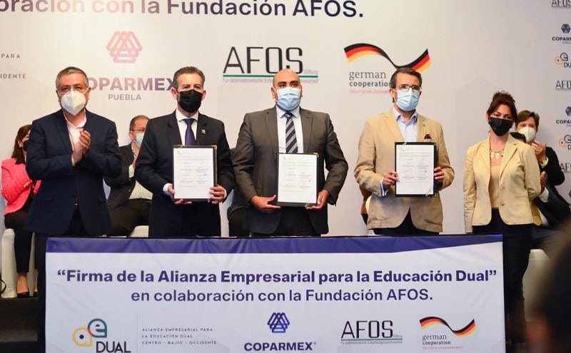 Coparmex Puebla y Fundación AFOS crean alianza para implementar la educación dual 