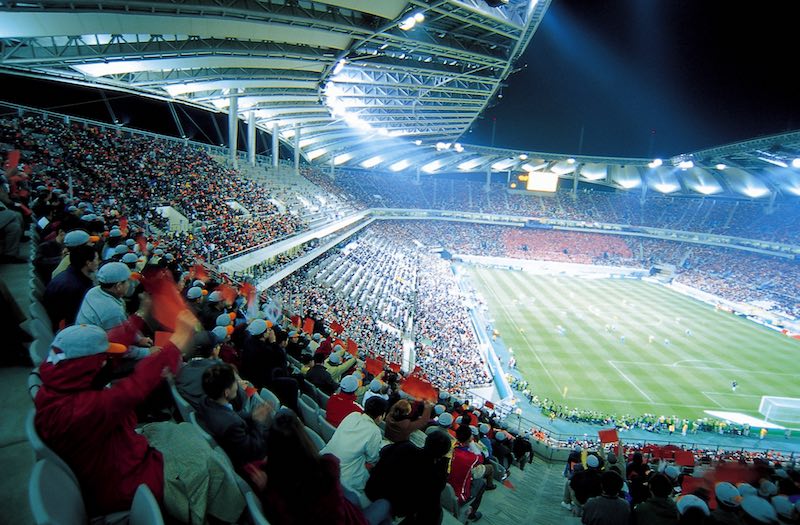 Eaton enciende el estadio del Ajax Football Club con energía más sustentable