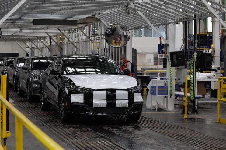Mustang Mach-E obtiene reconocimiento de ‘Large Car del Año’
