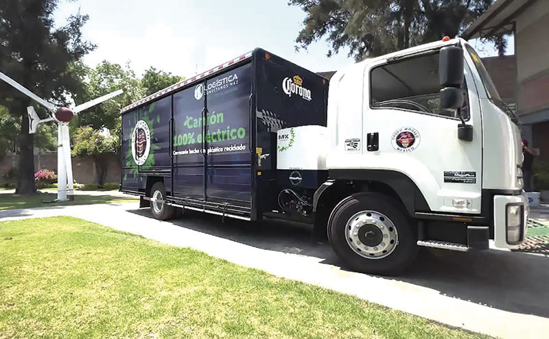 Para Grupo Modelo desarrollan un camión totalmente eléctrico, producido en México y con plástico reciclado 