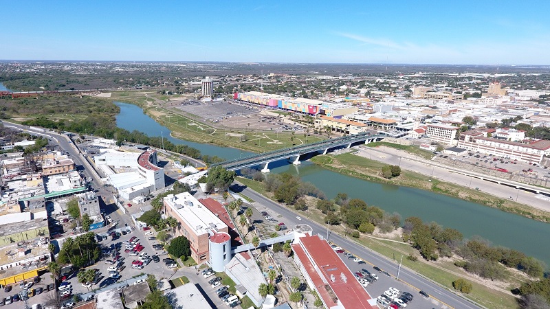 La conexión entre Laredo, Texas y Nuevo Laredo, Tamaulipas es constante, con crecimiento de hasta 3,000 camiones por mes