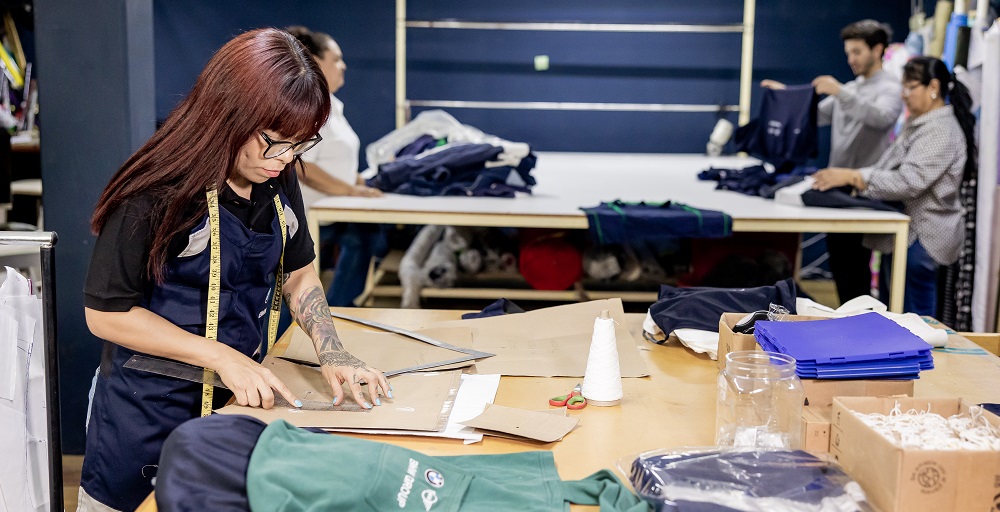 Uniformes sostenibles en BMW Group Planta San Luis Potosí: reutilizan hasta un 60% de los textiles