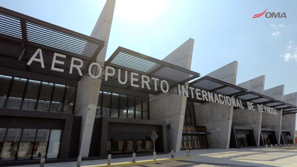 El Aeropuerto Internacional de Reynosa Lucio Blanco supera récords con 355,000 pasajeros en 2023, liderando sobre otros aeropuertos en México.