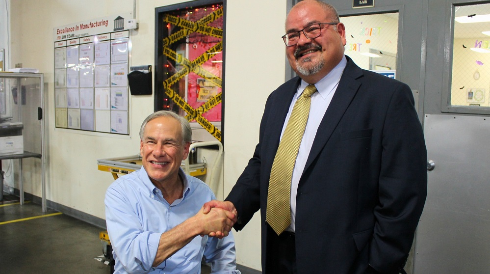 Gregg Abbot visita Harlingen para conmemorar el mes de la manufactura en Texas