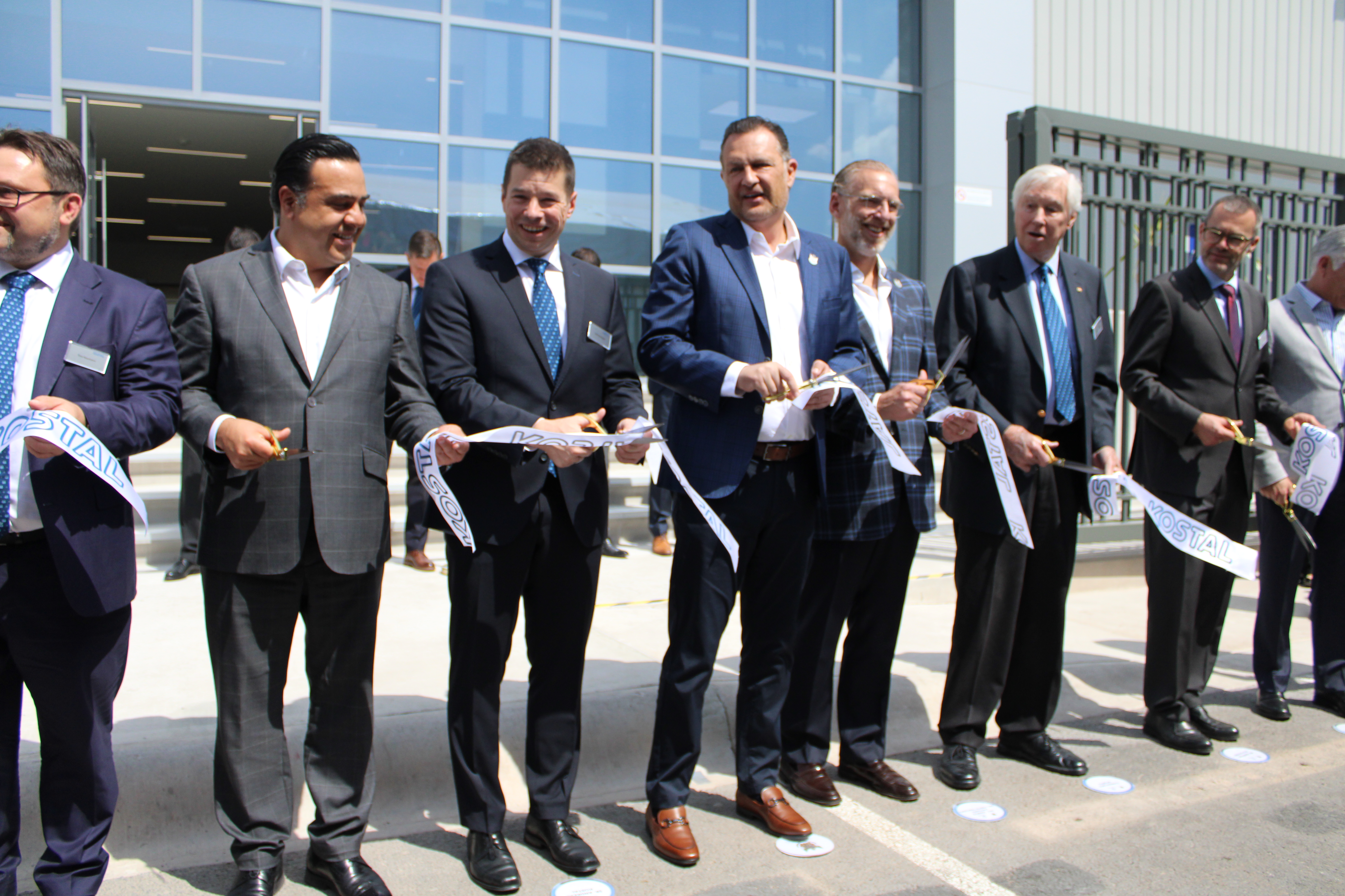 Durante la inauguración de la cuarta planta de Kostal.