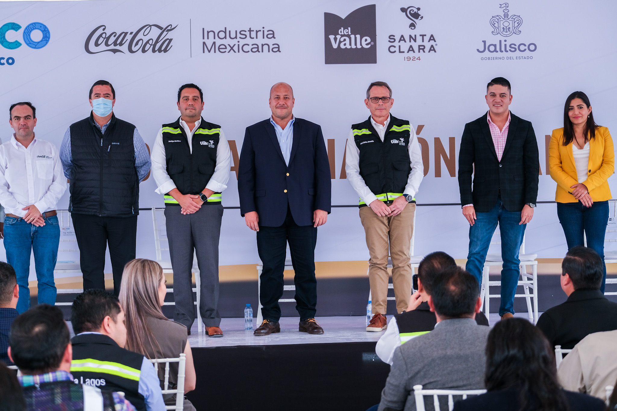 El evento se realizó en presencia del gobernador de Jalisco, Enrique Alfaro Ramírez, y Juan Carlos Jaramillo, director general de Jugos del Valle – Santa Clara.