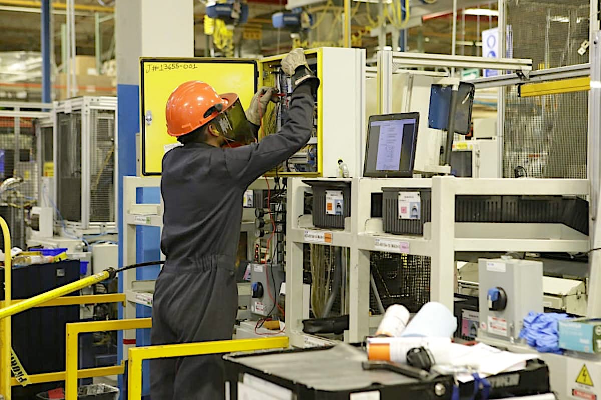 En octubre del 2023 se anunciaron 15,100 nuevos empleos en diversos sectores industriales.