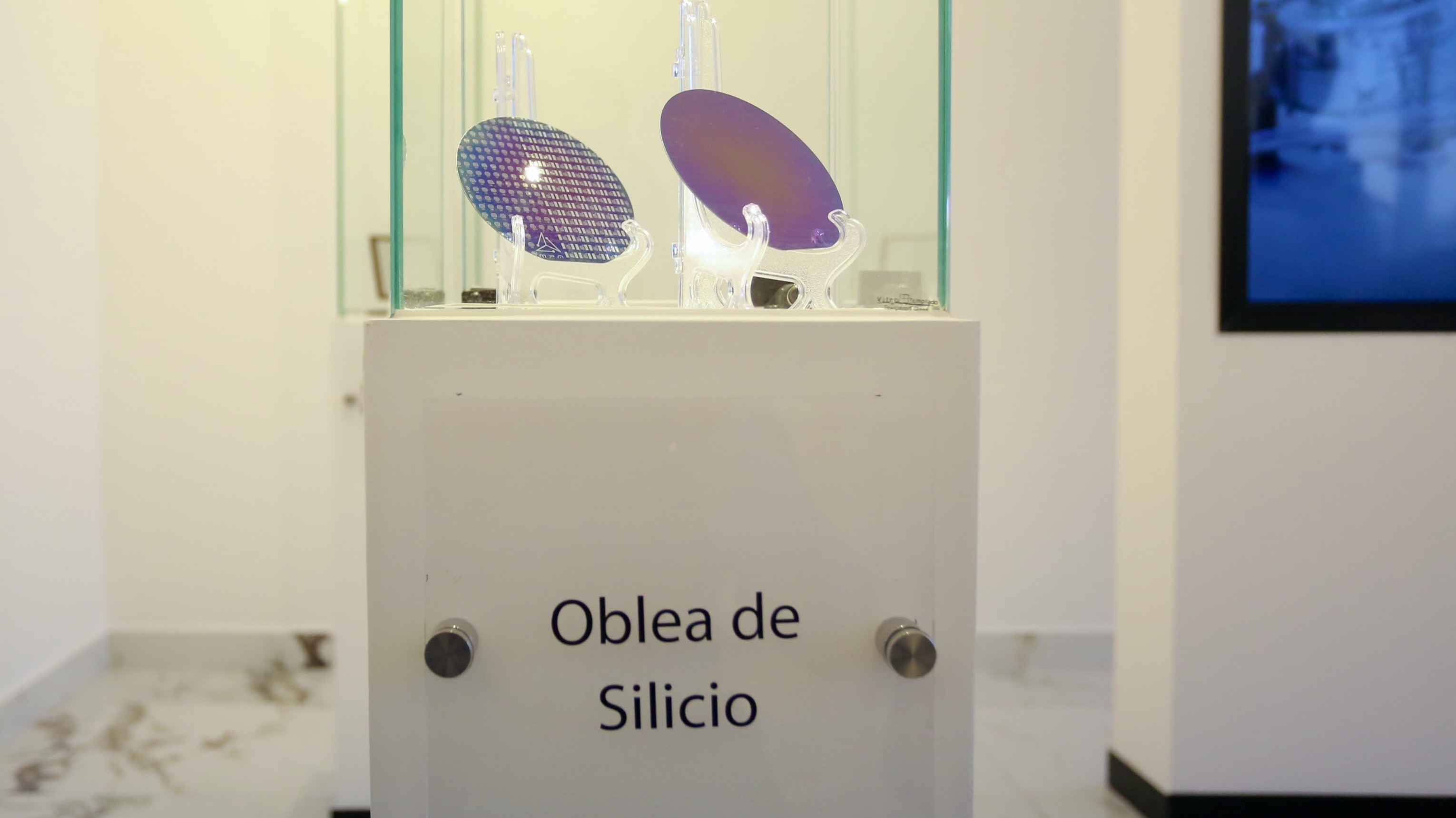 Alistan en Querétaro primer centro de fabricación de semiconductores