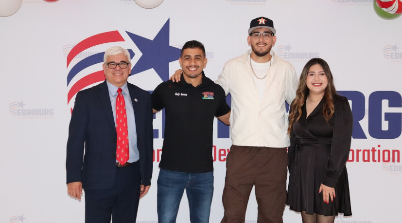 De izquierda a derecha; Raudel Garza, CEO de Edinburg EDC; Rudy garcia de Tacos RVG Del Güero; Luis Casas de Fit Kitchen; Leticia Pantoja, gerente de Proyectos Edinburg EDC.