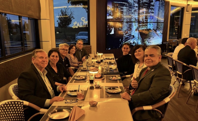 Cena de bienvenida con expositores