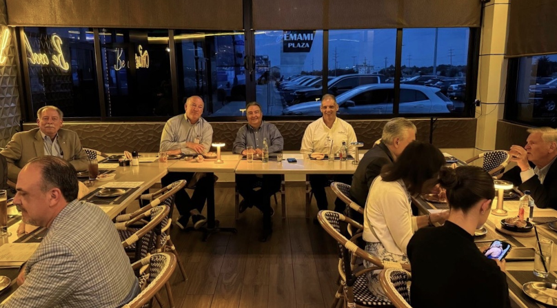 Cena de bienvenida con expositores