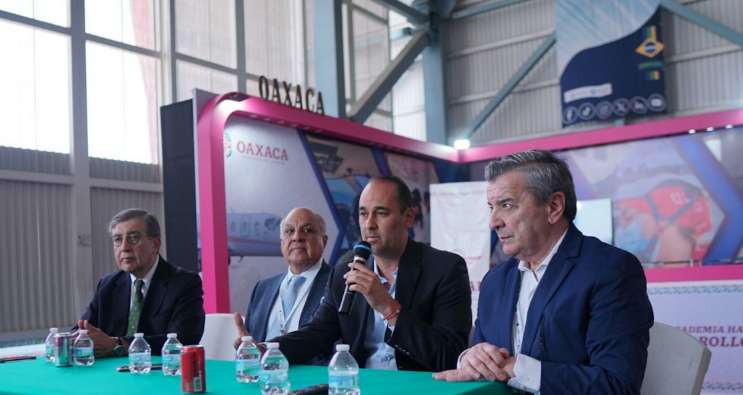Directivos de la compañía durante la presentación