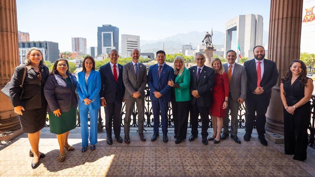 Los Alcaldes de Laredo, Brownsville y San Antonio Texas, sostuvieron una reunión estratégica con el Gobernador de Nuevo León para impulsar el desarrollo regional y el intercambio comercial.