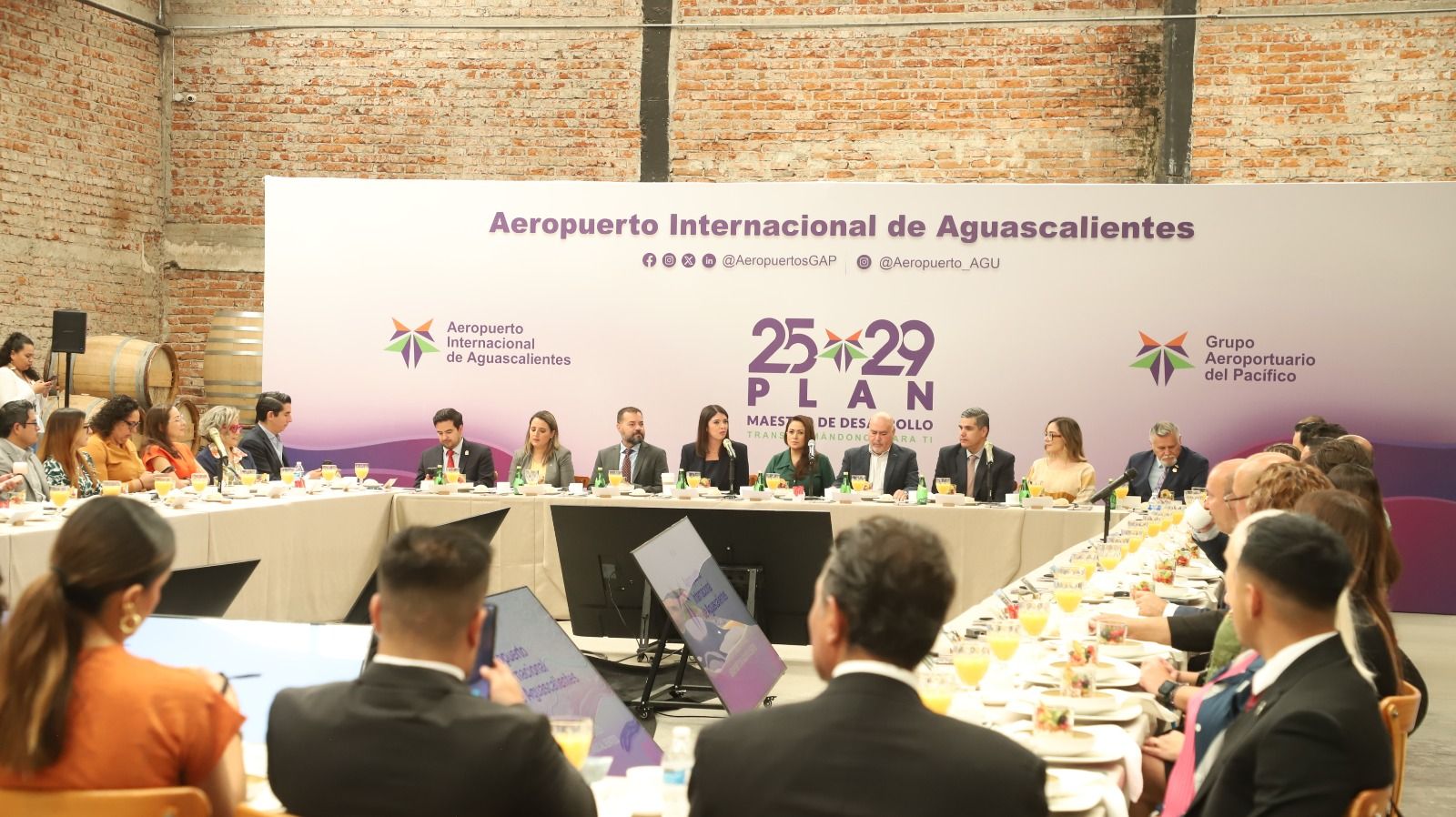 El Aeropuerto Internacional “Jesús Terán Peredo” moviliza más de 15 mil operaciones anuales.