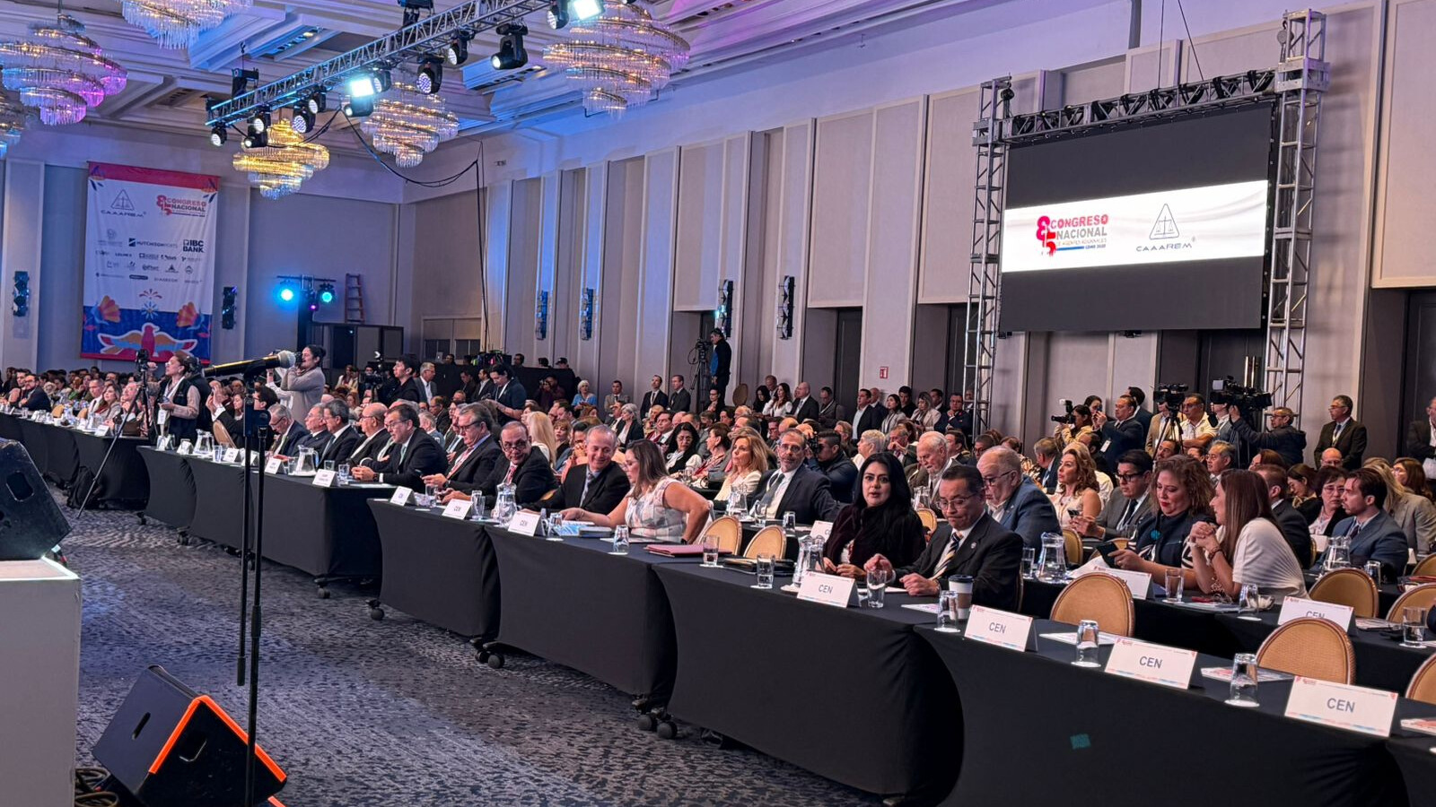 Las aduanas marítimas recaudaron más de 304 mil millones de pesos entre enero y mayo de 2025, con Manzanillo, Veracruz y Lázaro Cárdenas como principales puntos.