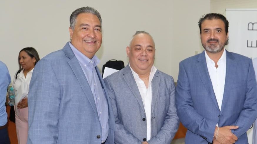 Adam González, CEO de COSTEP; Jeffrey Salcedo, Gerente de Desarrollo Comercial en Edinburg EDC; Luis Cantú, Presidente de COBIFER.
