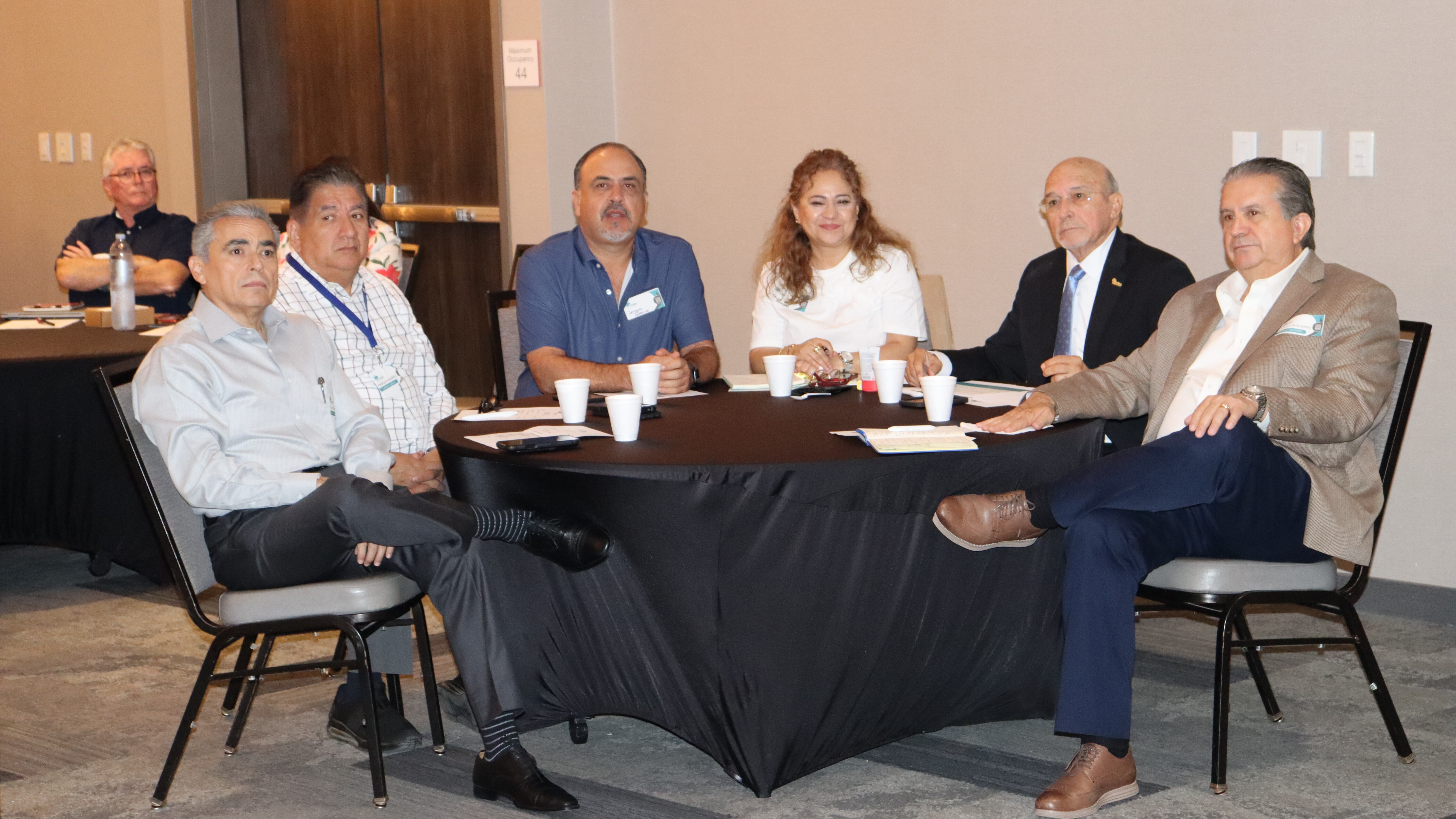 De izquierda a derecha: Juan José Villarreal Rosales, Dir. Hospital Santander; Enrique Ramírez, Comité de Comercio Exterior Sergio Gracia, CEO de México Industry; Elisa Crespo, Dir. Ejecutiva del Clúster Automotriz Metropolitano; Humberto Martínez Cantú, Presidente de INDEX Nacional; Alfredo Guajardo Jímenez; Presidente de INDEX Reynosa.