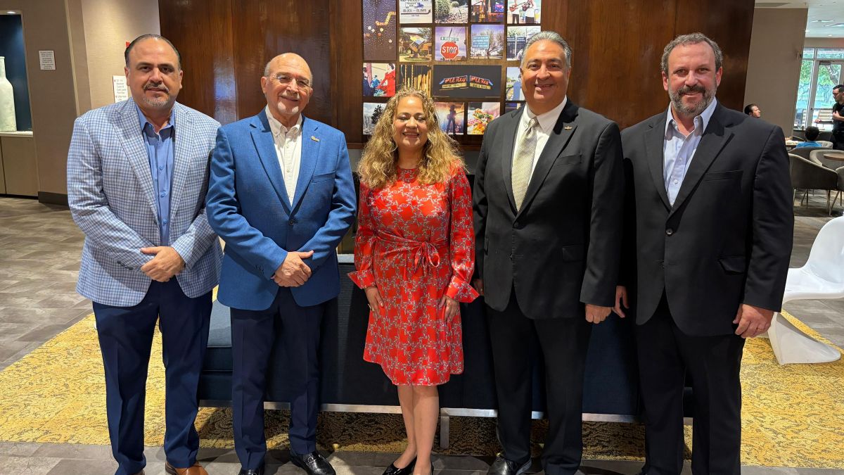 Sergio Gracia, presidente de Mexico Industry; Humberto Martínez, presidente de INDEX Nacional; Elisa Crespo, presidenta ejecutiva del Cluster Automotriz Metropolitano; Adam González, CEO de COSTEP, Guillermo Fernández de Jauregui, presidente de CODEIN.