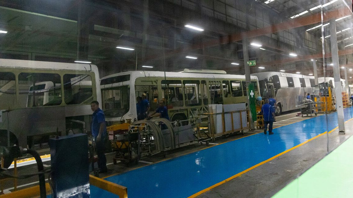Autobuses modelo Torino Low Entry, equipados con tecnología de seguridad y accesibilidad.