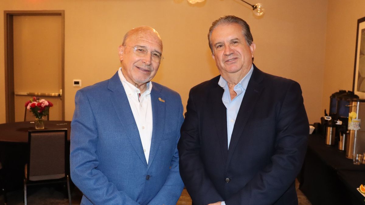Humberto Martínez, presidente de INDEX Nacional y Alfredo Guajardo, presidente de INDEX Reynosa.