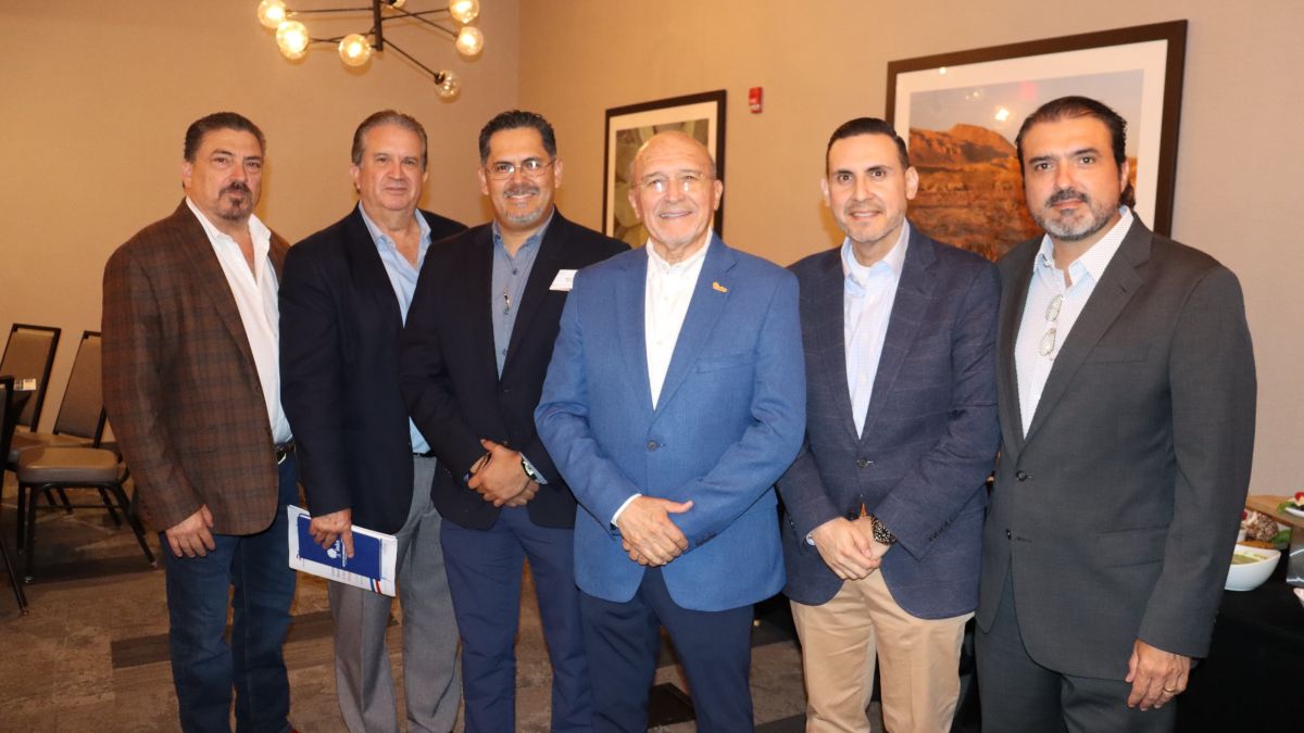Alfredo Guajardo, presidente de INDEX Reynosa, Abraham Guerra, presidente de IDL, Humberto Martínez, presidente de INDEX Nacional, Ralph García, Jefe de Operaciones del McAllen Economic Development, Luis Cantú, presidente de COBIFER.