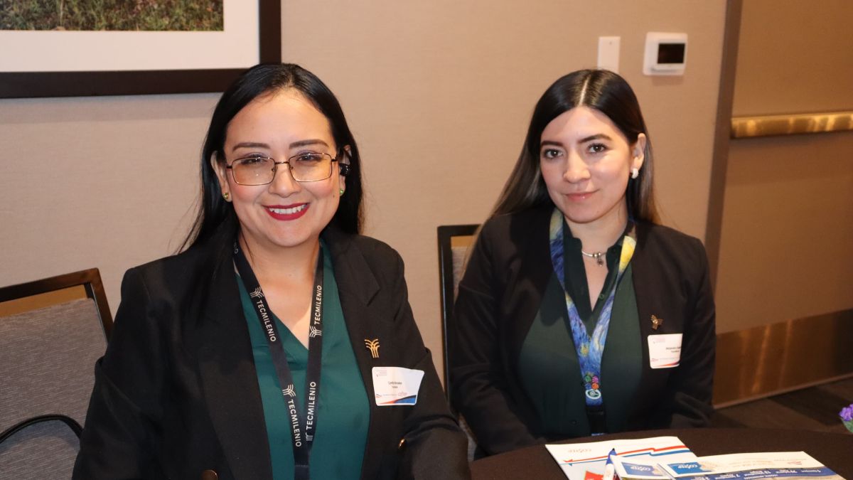 Cyntia Morales y Alejandra Salazar de Tecmilenio.