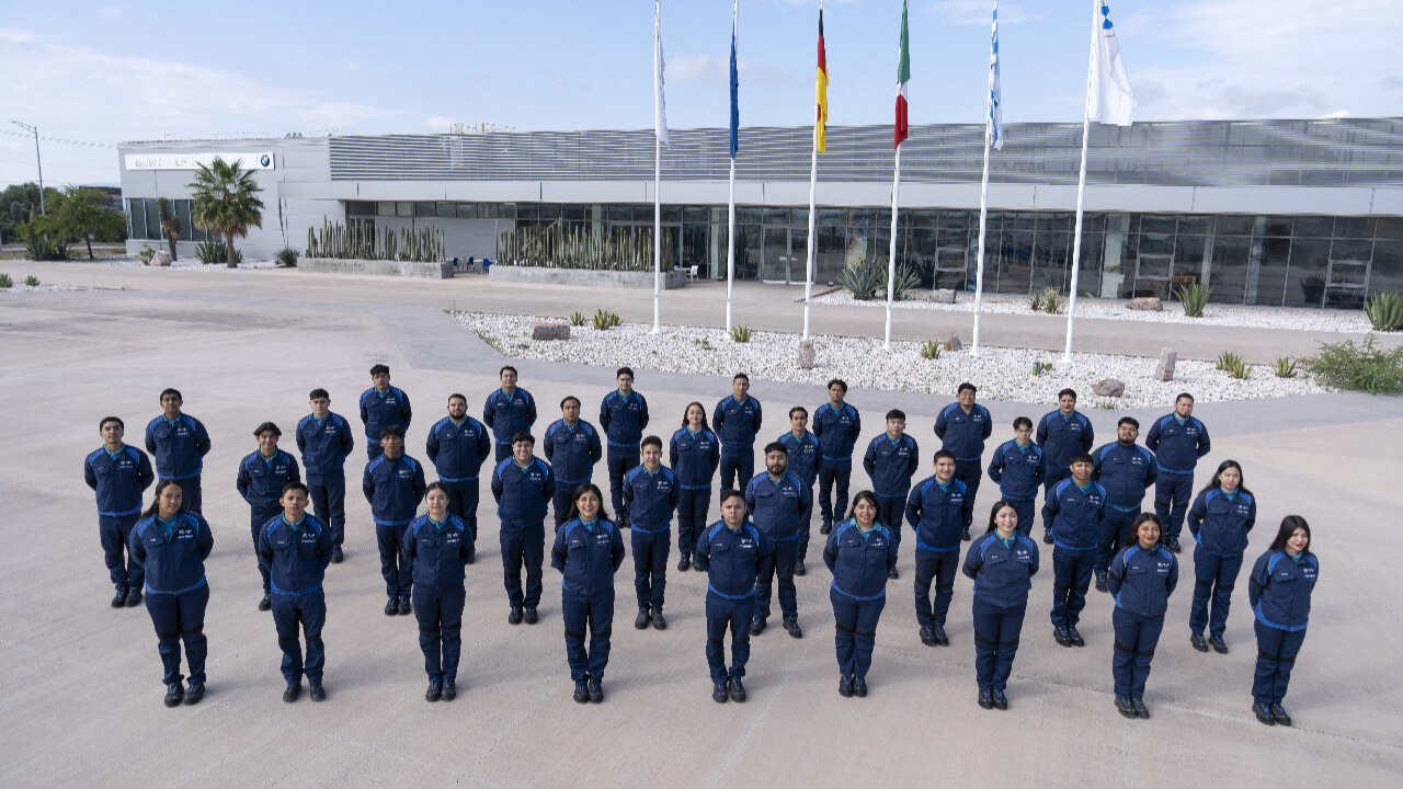 BMW Group Planta San Luis Potosí celebra 10 años de su Programa Dual, con más de 570 graduados y 95% contratados, impulsando el talento técnico en México.