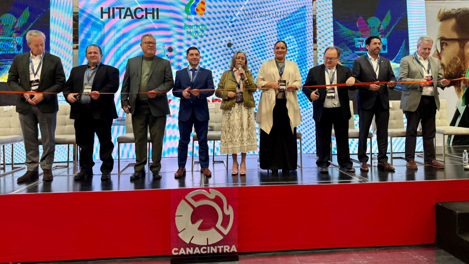 Lourdes Medina, presidenta de Canacintra nacional inauguró junto con José Luis Urrutia, presidente de Canacintra Estado de México, empresarios y autoridades, el 3er Foro de Eficiencia Energética.