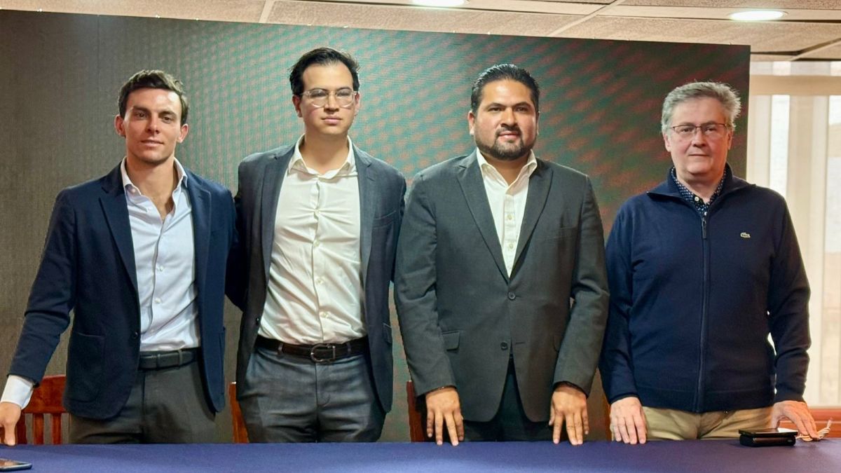 Alejandro Fajer, CEO de Quartux; Mario Benítez, director de Innovación e Inteligencia para el Mercado Eléctrico Mayorista en Quartux; Juan Ayala, presidente general de la zona centro del CPEF, y Diego Argüelles, presidente del Comité de Energéticos de Canacintra Nacional.
