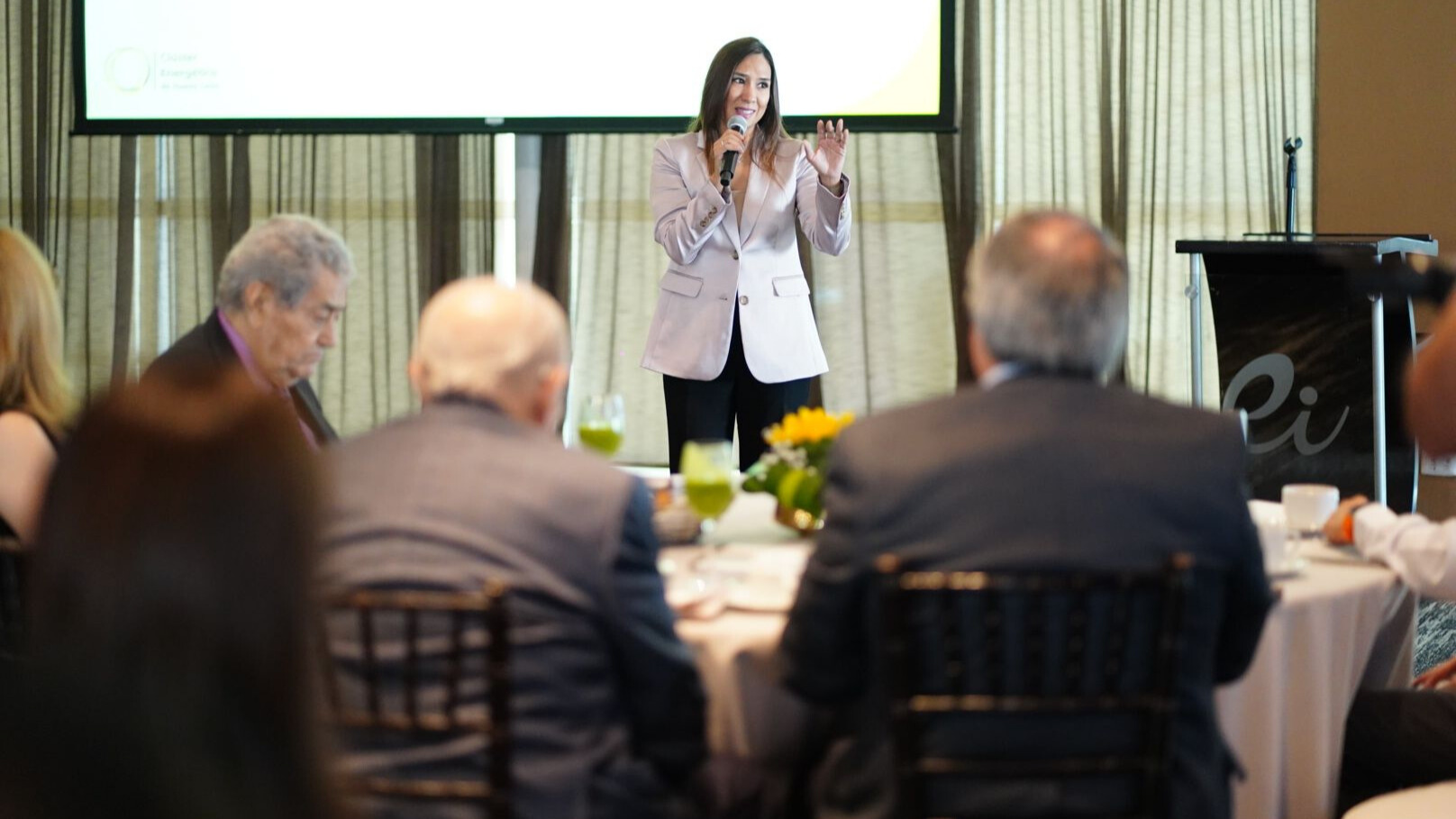 Presentación del estudio sobre desarrollo de habilidades en la industria energética de Nuevo León.