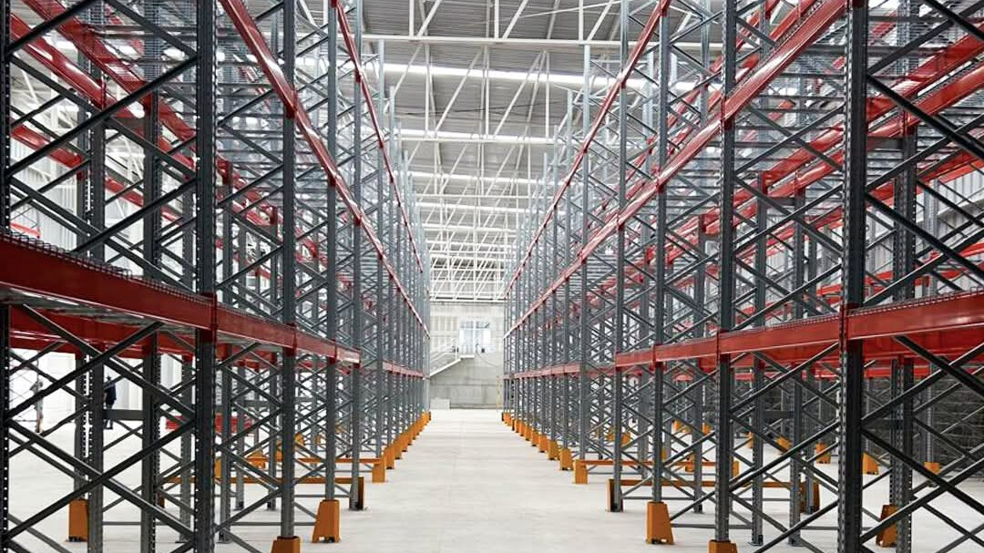 Mediante la aplicación de estándares y normativas internacionales PM STEELE garantiza seguridad en el diseño de racks de almacenamiento.