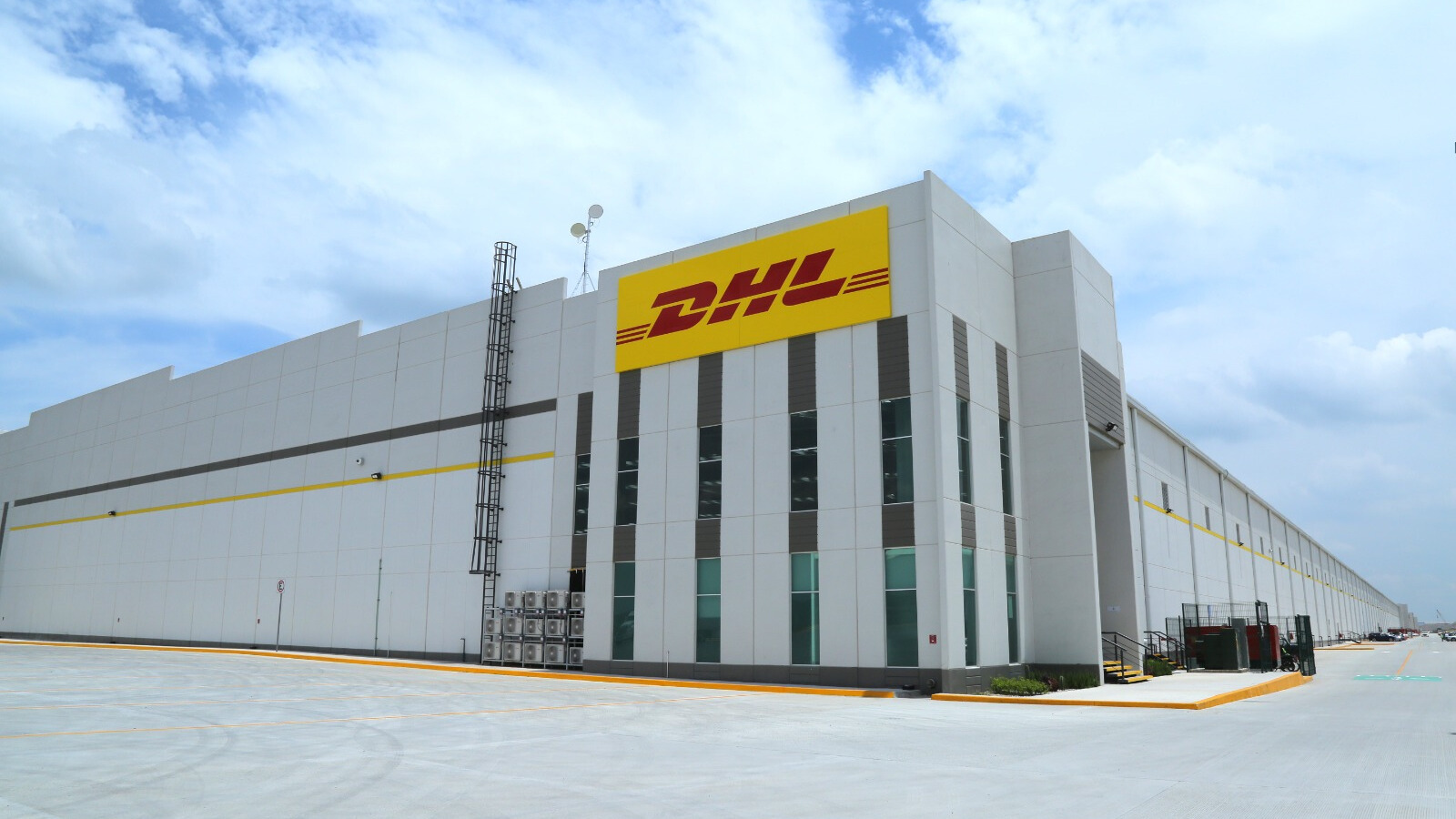 DHL inauguró dos naves en el T-MEX Park, Nextlalpan, con una inversión de 200 mdp, generando 200 empleos y consolidando al Estado de México como líder logístico nacional