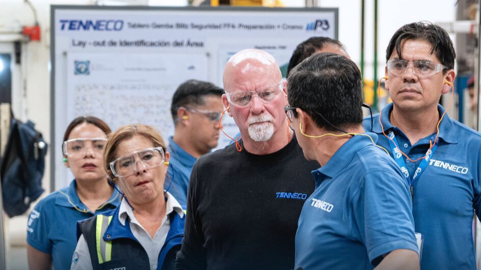 Jim Voss, CEO de Tenneco, durante su visita a la planta de Aguascalientes.