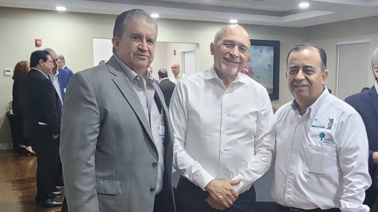 De izquierda a derecha: Alfredo Guajardo, Presidente de INDEX Reynosa, Humberto Martínez, Presidente de INDEX Nacional; Luis Méndez, Director de INDEX Reynosa.