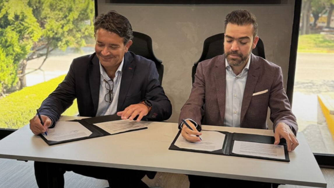 Representantes de DHL Express e INVEST Monterrey formalizan su alianza para impulsar el ecosistema empresarial de Nuevo León.