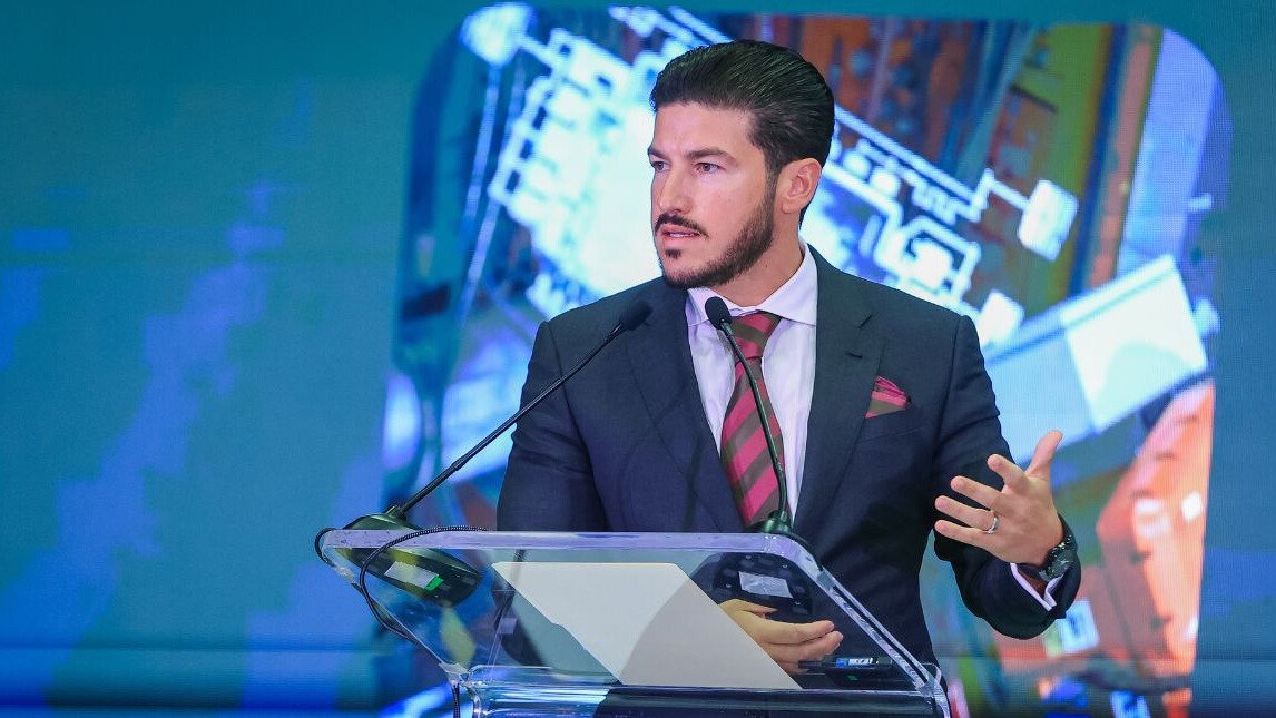 El Gobernador de Nuevo León inauguró ALUMEXICO Summit & Expo 2025, destacando la importancia de eliminar los aranceles que afectan al aluminio y acero.