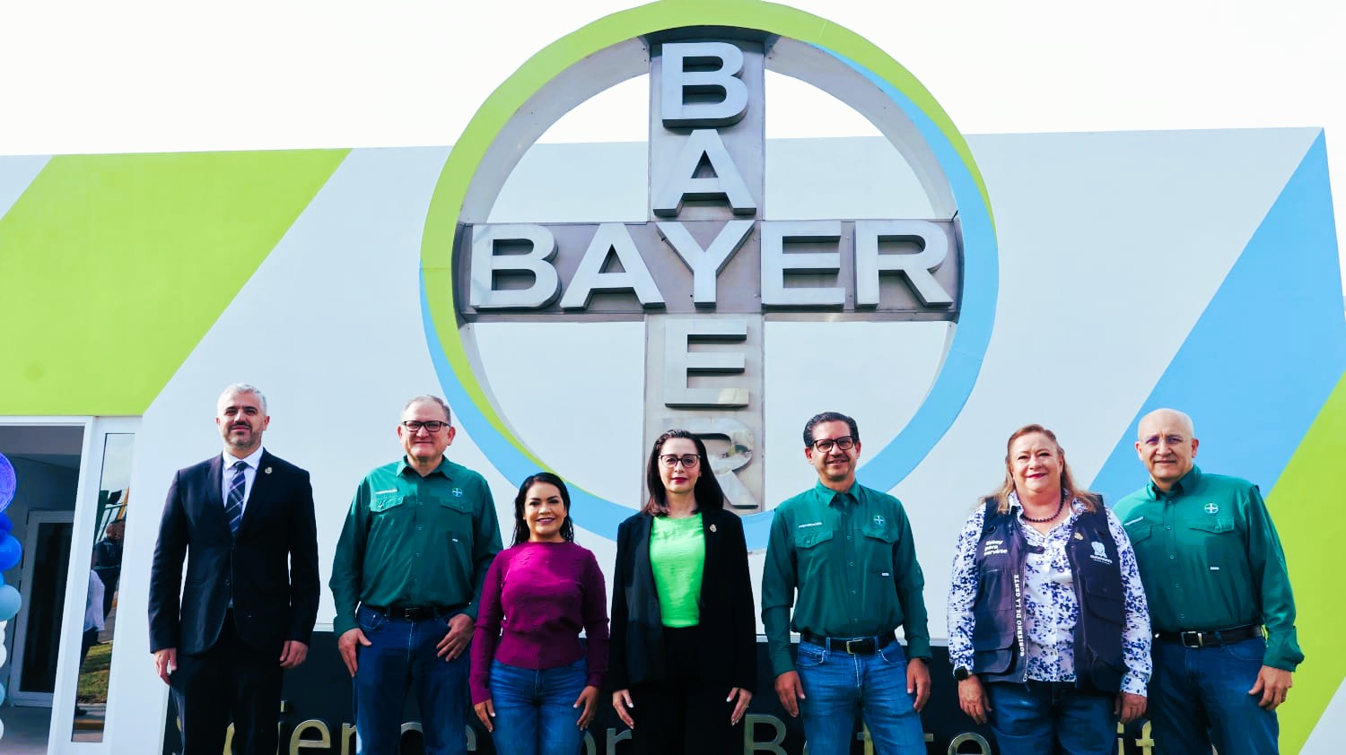 Autoridades inauguraron la ampliación y el nuevo acceso de la planta de Bayer en Guanajuato.