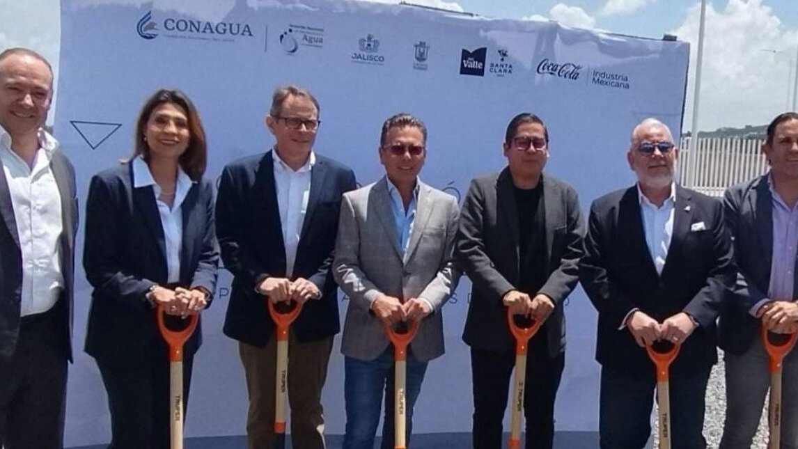 Autoridades y directivos colocaron la primera piedra de la ampliación de la planta Jugos del Valle – Santa Clara en Lagos de Moreno, Jalisco, refrendando la confianza en la región.