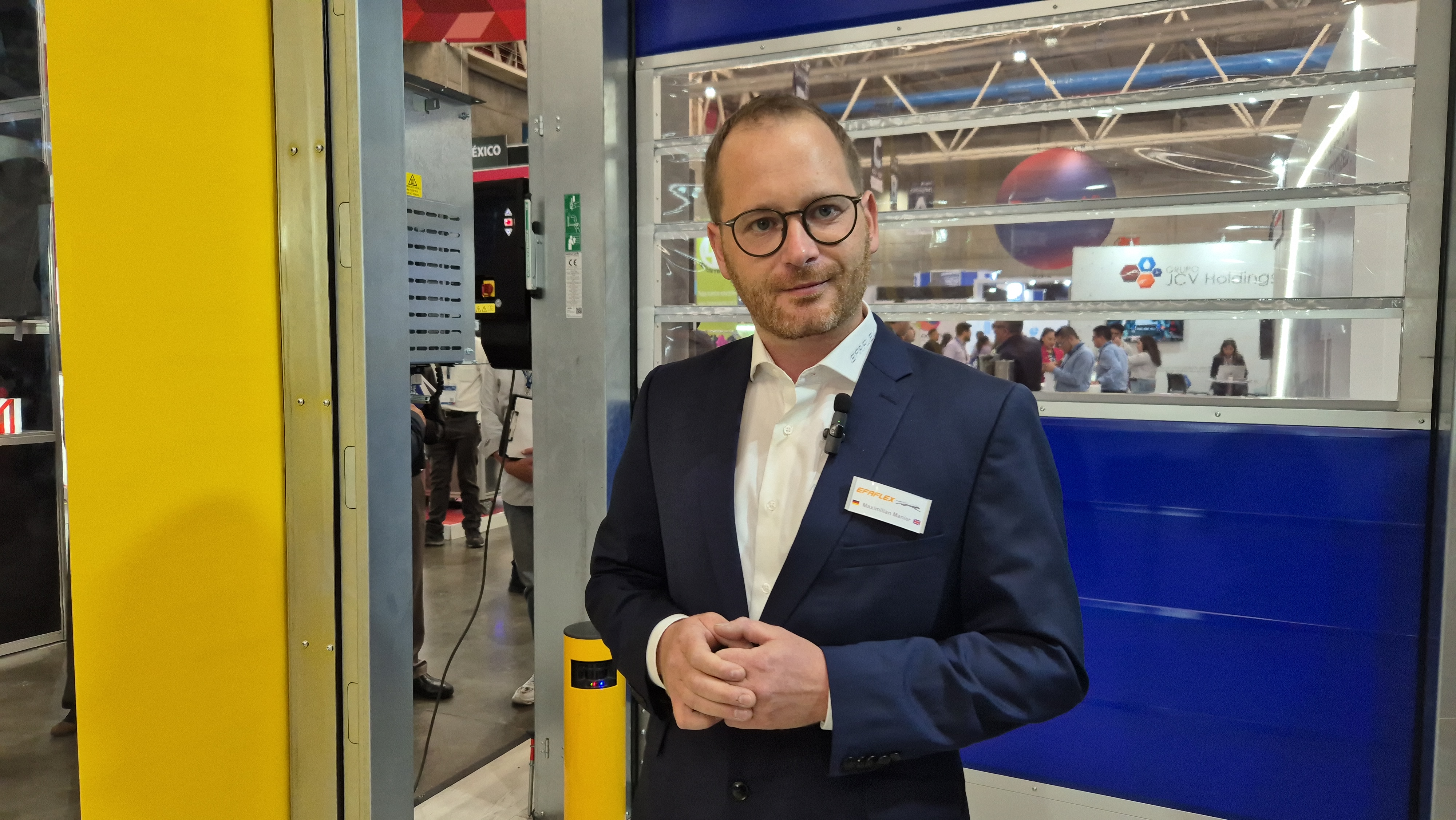 EFAFLEX revoluciona la protección en manufactura automatizada con sus puertas de alta velocidad