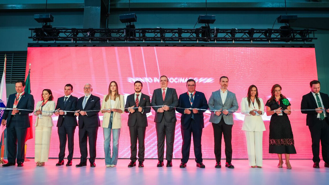 Autoridades estatales, federales y líderes empresariales participaron en el corte de listón de la Expo PyME 2025, evento clave para la promoción de las PyMEs y el nearshoring.