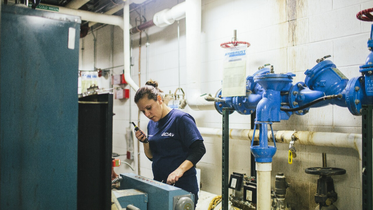 Motorola Solutions se alinea al sector industrial con nuevos radios para operaciones críticas